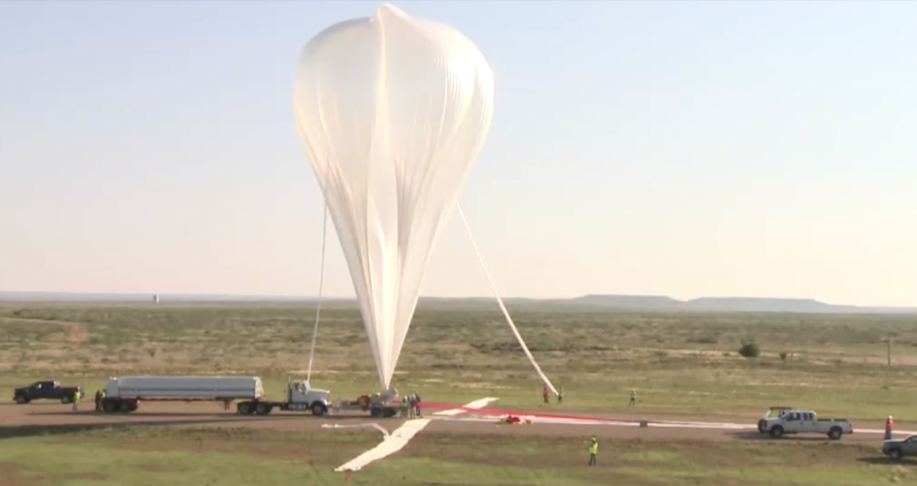 Воздушный шар NASA с антенной FreeFall внутри
