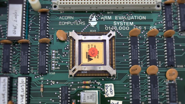 Hello, world, I am ARM: история большого успеха маленького чипа ARM1