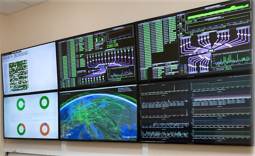 Комната мониторинга — она же «ЦУП». Снимок из архивов Лаборатории информационных технологий ОИЯИ 