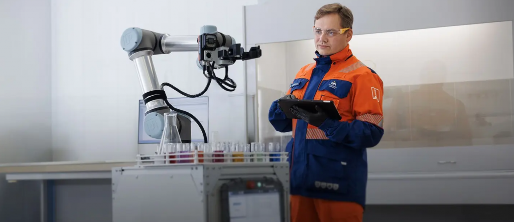 Робот-химик в лаборатории на Восточно-Мессояхском месторождении. 